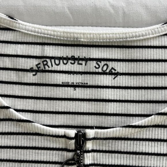 Aeropostale Women's Black and White Shirt - Picture 5 of 5